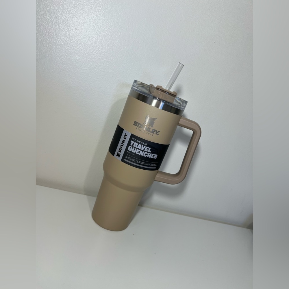 Stanley quencher Tumbler with handle 40oz- Driftwood color